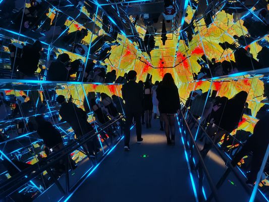 室内 1000*1000 PH3-7 透明なLEDディスプレイ パネル 高明るさ アルミ合金